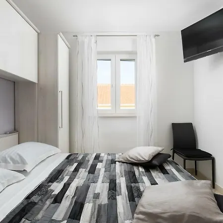 アパート Goga セヴィド